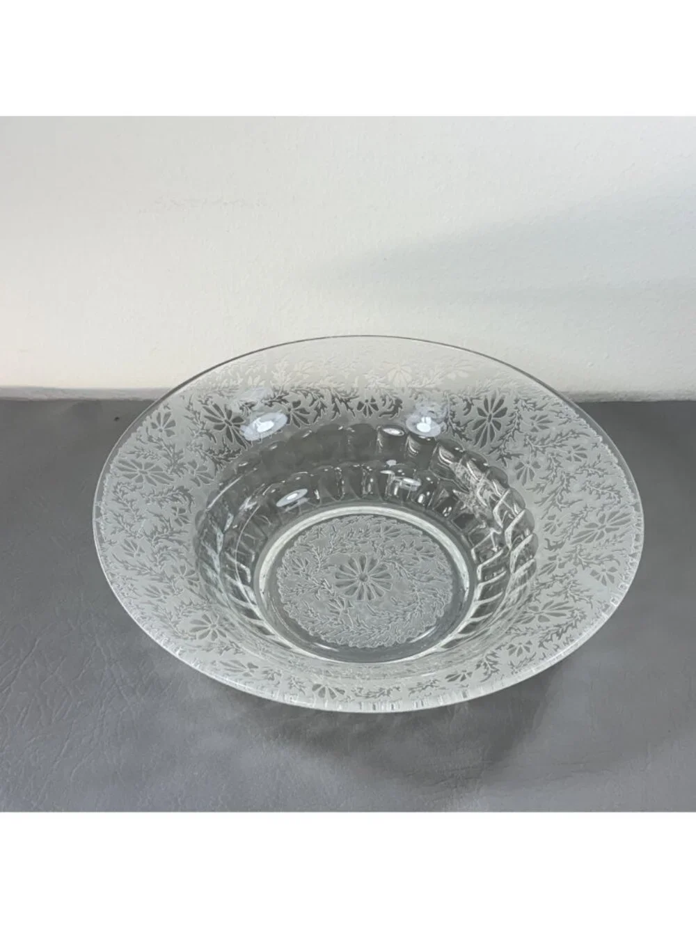 Vintage Etched Glass Serving Bowl Frosted Floral Daisy Wreath Retro